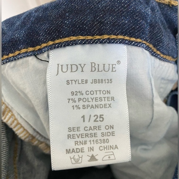 Judy Blue Vintage Relaxed Fit Distressed Jeans - Picture 7 of 7